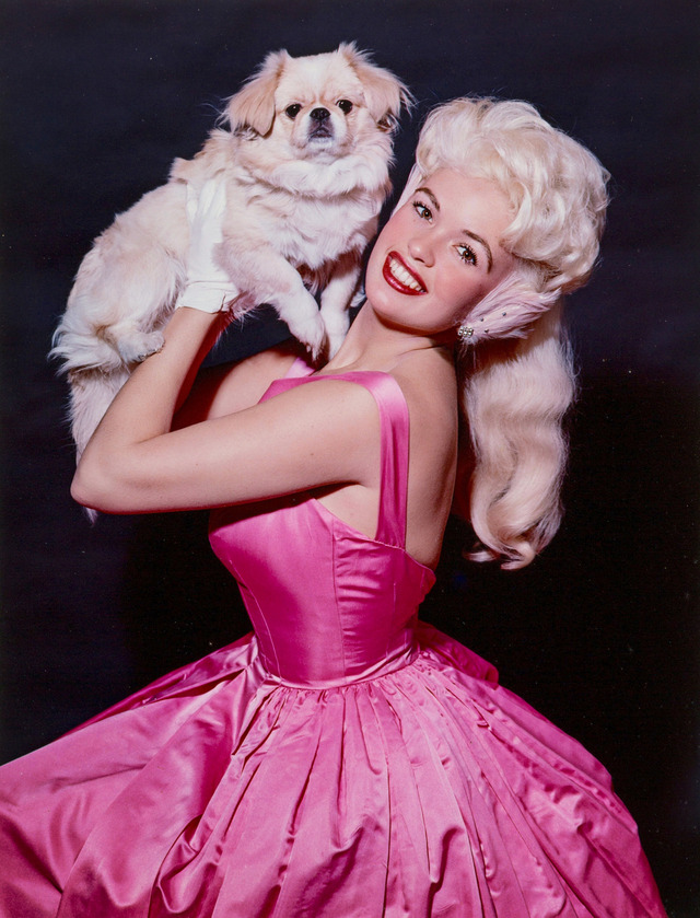 she was a blonde bombshell of the 1950s known for films like the girl cant help it do you know who she is Po0I